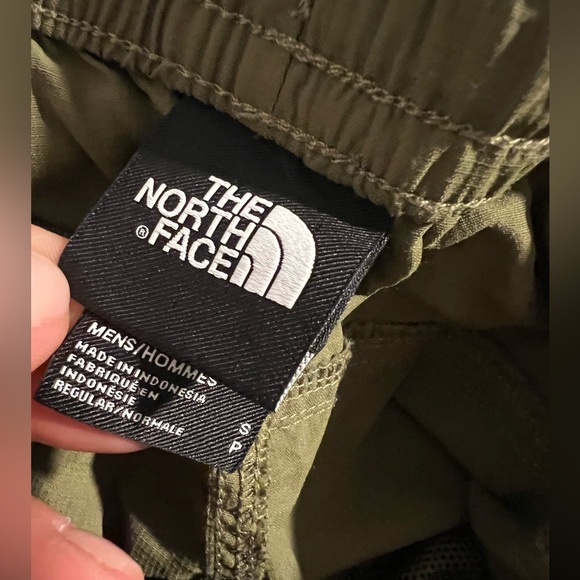 The North Face FlashDry XD 7" Inseam Wander Shorts Size Small Forest Olive EUC - Picture 8 of 14